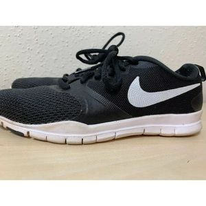 NIKE Flex Essential Womens Size 7